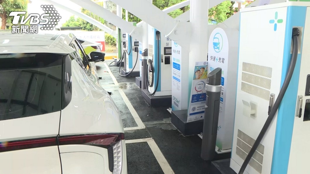 公共充電樁是「專供」停放在「充電車格」的電動車輛充電使用。(圖/TVBS資料照)
