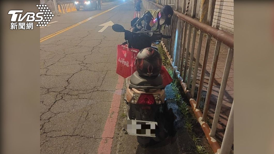 女騎士飲酒後還自己騎車返家。（圖／TVBS）
