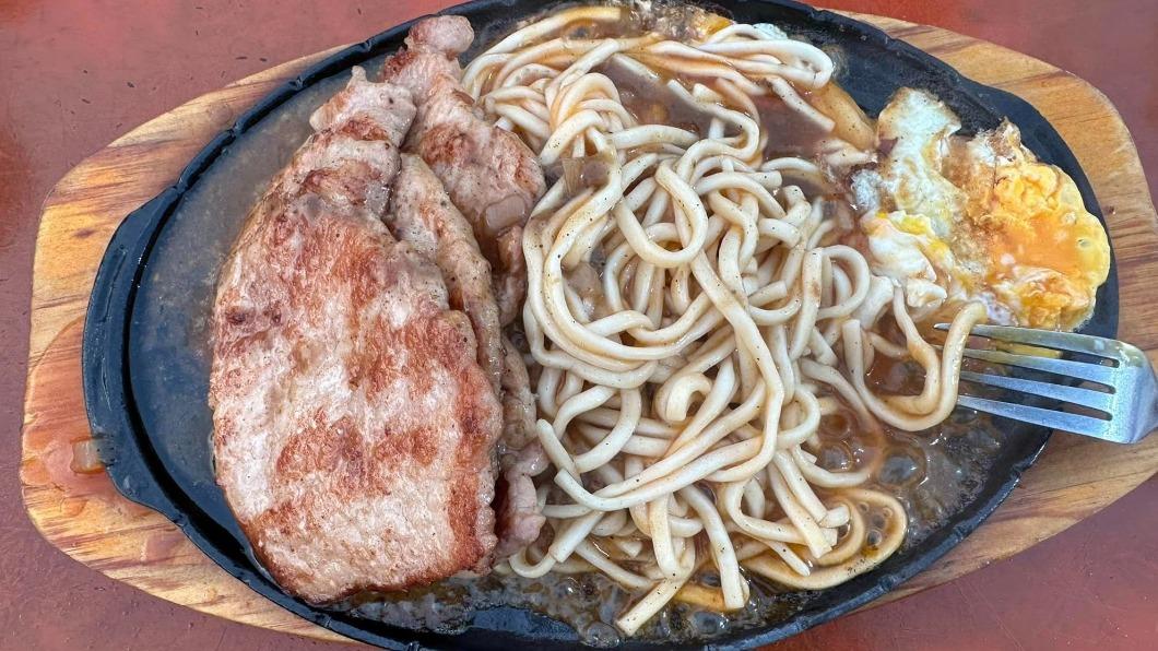 原PO表示鐵盤及下方木板變得很乾淨。(圖/翻攝自爆廢公社)