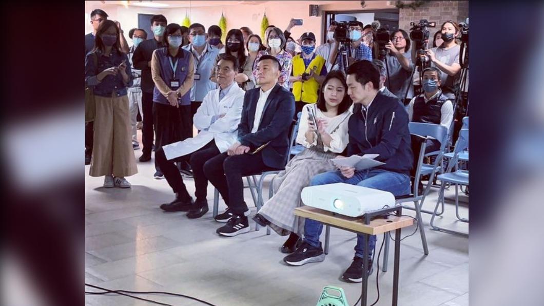 國民黨北市議員徐巧芯昨（1）日於臉書發出一張與台北市長蔣萬安的合照。（圖／徐巧芯臉書）