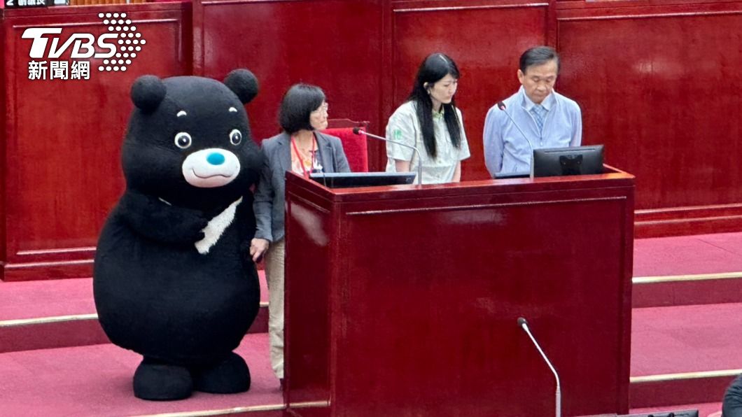 有圖/熊讚被CUE上備詢台!議員批:過太爽、錢賺太少