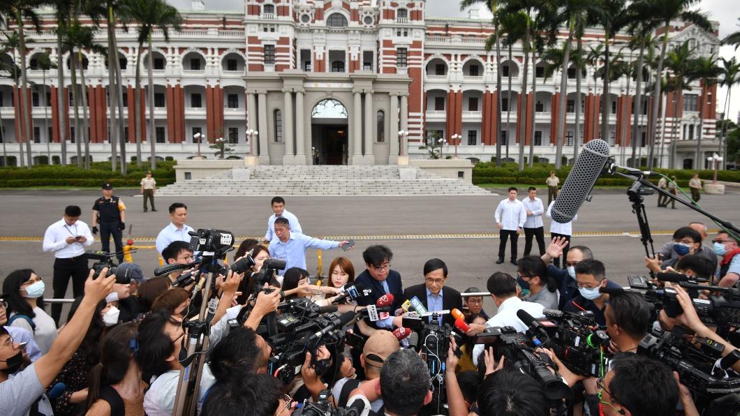 為了陳致中遭定讞判刑,前總統陳水扁今(2日)下午前往總統府向總統蔡英文陳情。(圖/胡瑞麒攝)