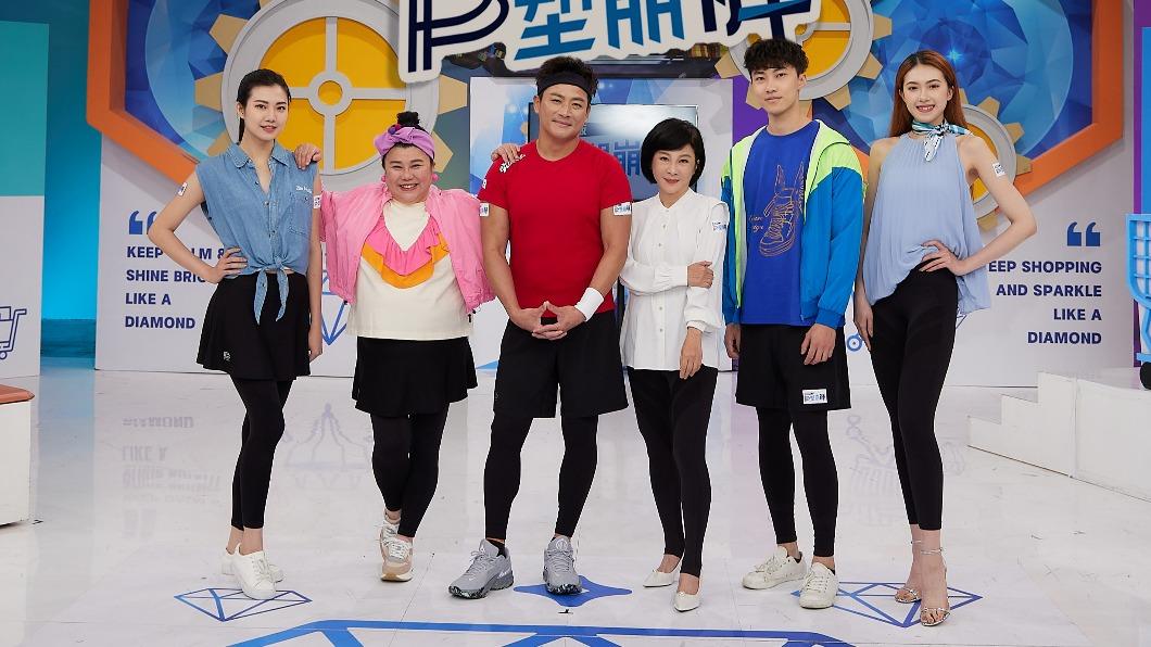 江宏恩（左3）參與走秀。（圖／PP波瑟楓妮提供）