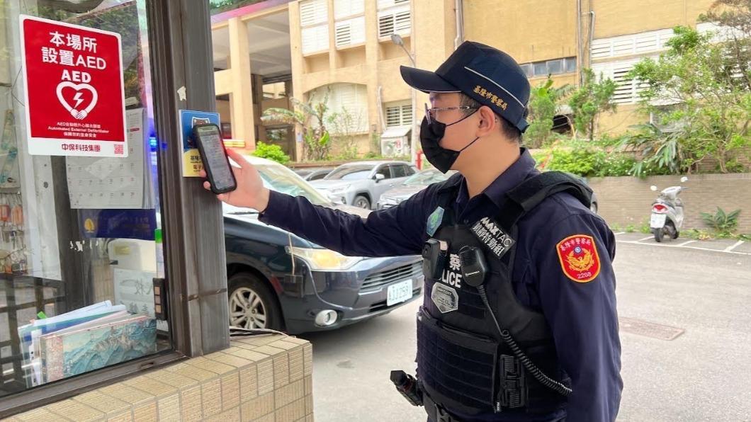 基隆警察巡邏紙本簽章走入歷史 全面實施電子晶片感應