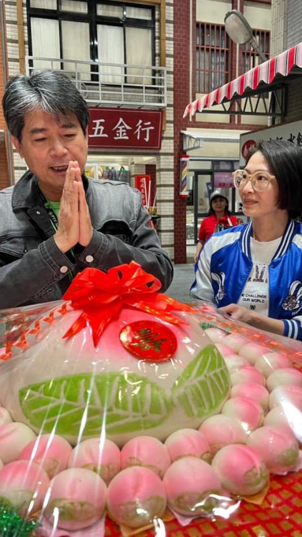 侯怡君為老公蕭大陸慶生。（圖／翻攝自侯怡君臉書）