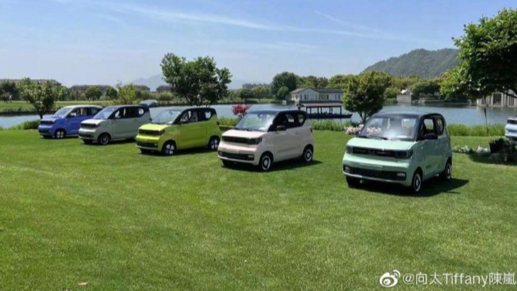 向太公開要送給粉絲的車子。(圖/翻攝自向太Tiffany陳嵐微博)