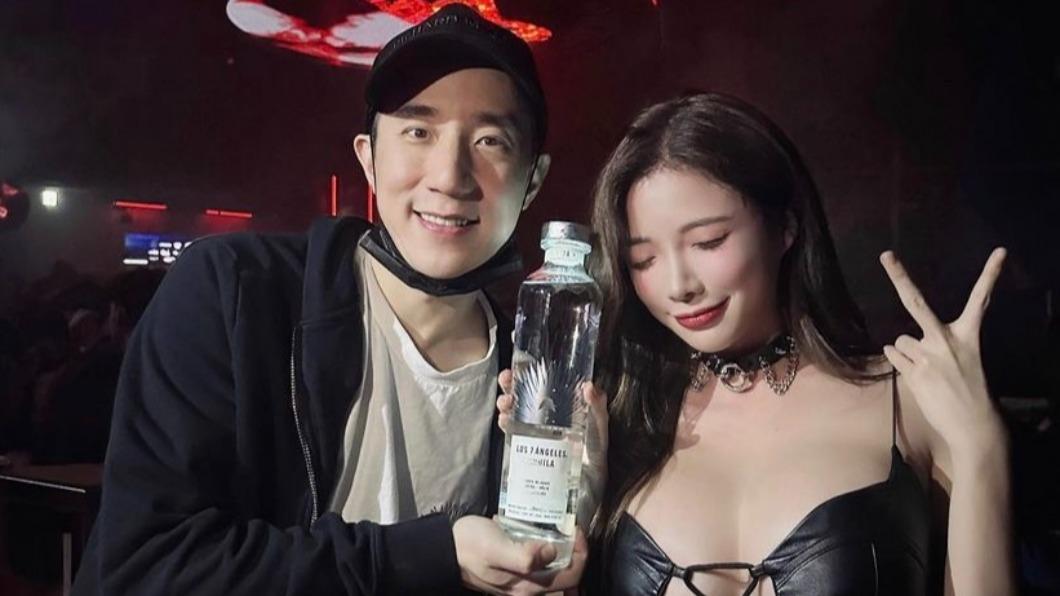 房祖名夜店同框白皙豐滿妹 女方嘟嘴送吻!網讚:虎父無犬子