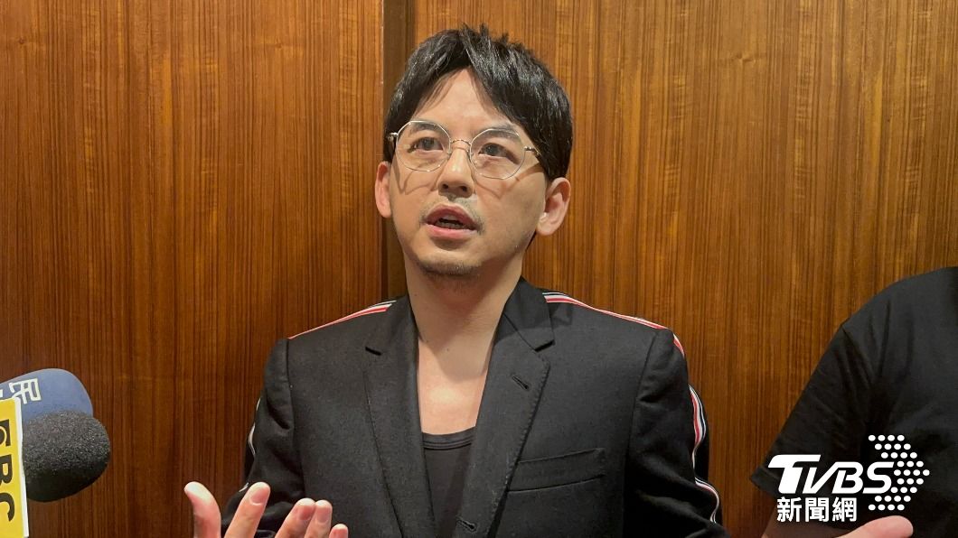 不挺黃子佼！他揭「編輯不會閒閒沒事改稿」：下標比你厲害