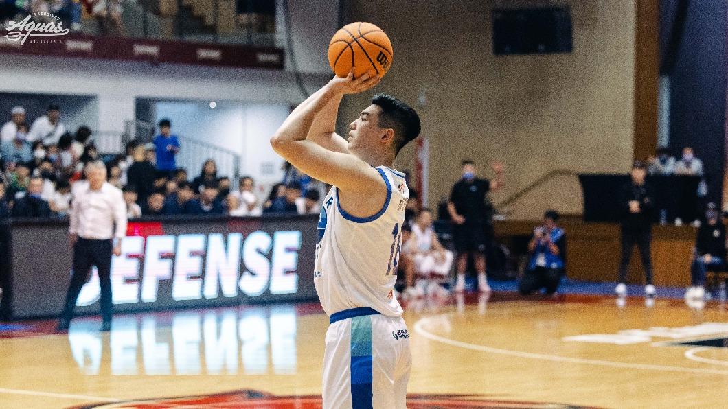 胡瓏貿身負舊疾仍保持強韌心態,奪得單月MVP。(圖/球團提供)