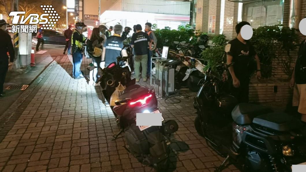 警方意外逮到5500多件超速。(圖/TVBS)