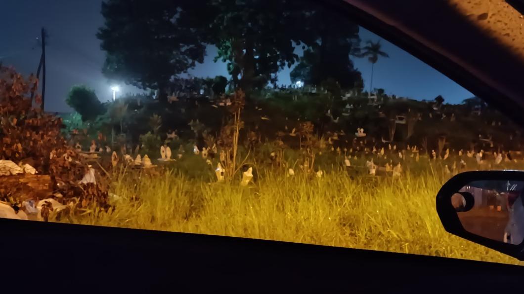 伊斯邁透露女乘客上車就表明要前往墓地。（圖／翻攝自@Ahsan Ismail　Facebook）