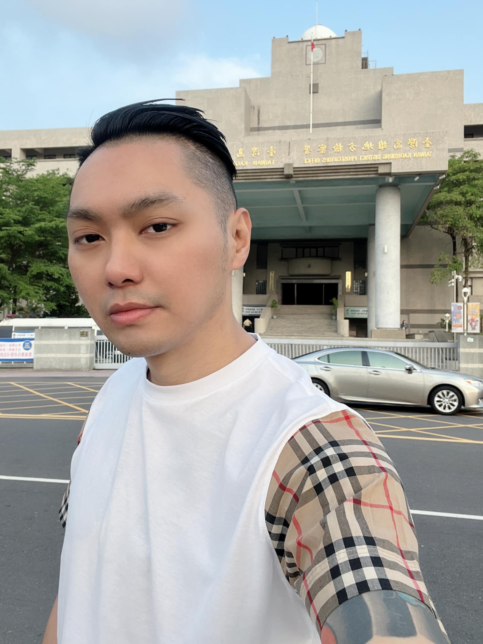 連千毅昨日緊急衝到法院。(圖/翻攝自連千毅臉書)
