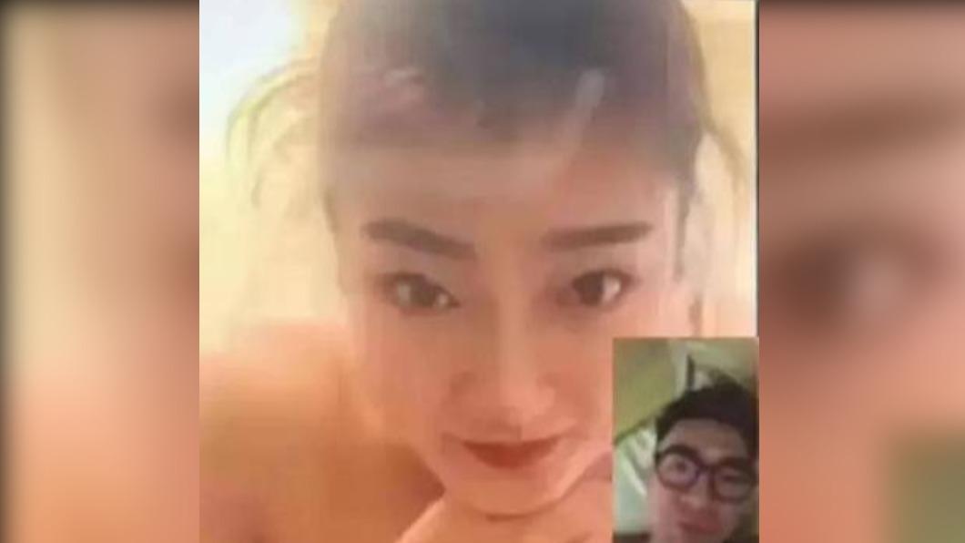 中國女籃前領隊張隆的妻子PO出李夢在廁所視訊的大尺度照片。(圖/翻攝自 微博)
