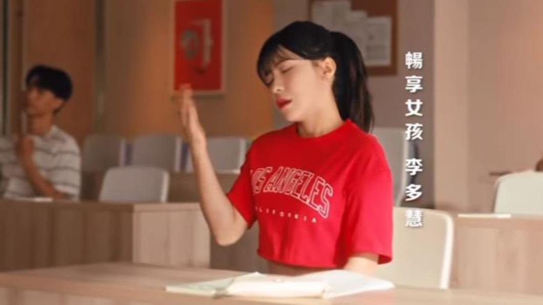 李多慧來台後首支廣告,就是與知名碳酸飲料品牌合作。(圖/翻攝自「可口可樂」IG)