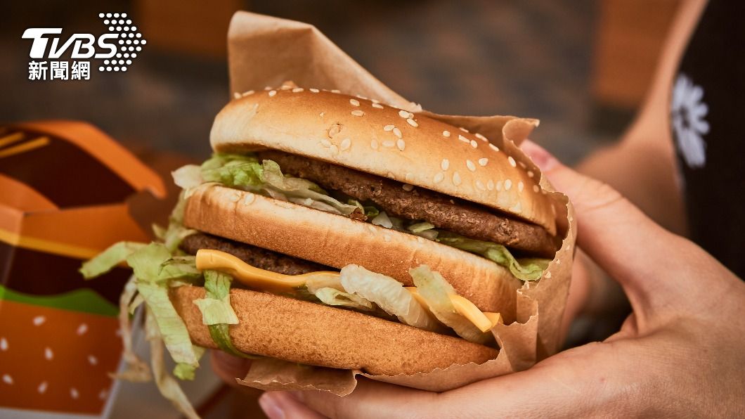 除了經典的大麥克漢堡，起司堡的口味也有所調整。（示意圖／shutterstock達志影像）