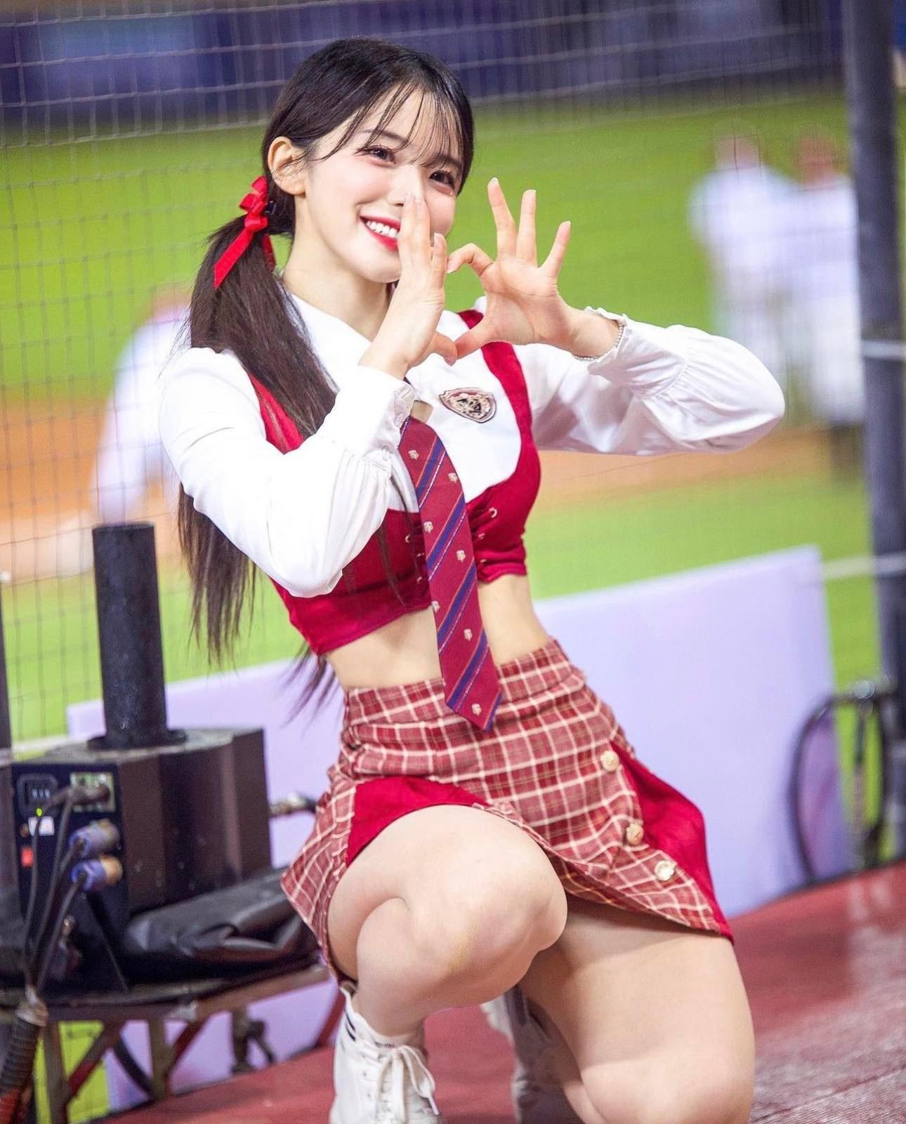 李多慧4月三場應援樂天桃猿都輸球。(圖/翻攝IG)