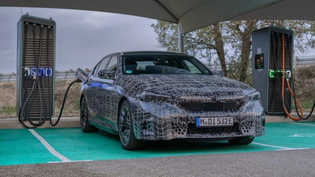 新世代5 Series與i5預計最快今年年底登陸臺灣。(圖/翻攝自BMW官網)