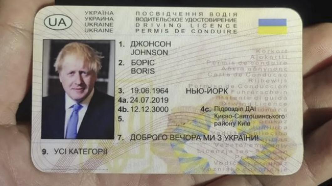 英前首相荷蘭酒駕?警攔檢酒駕男 竟亮出「強森的駕照」