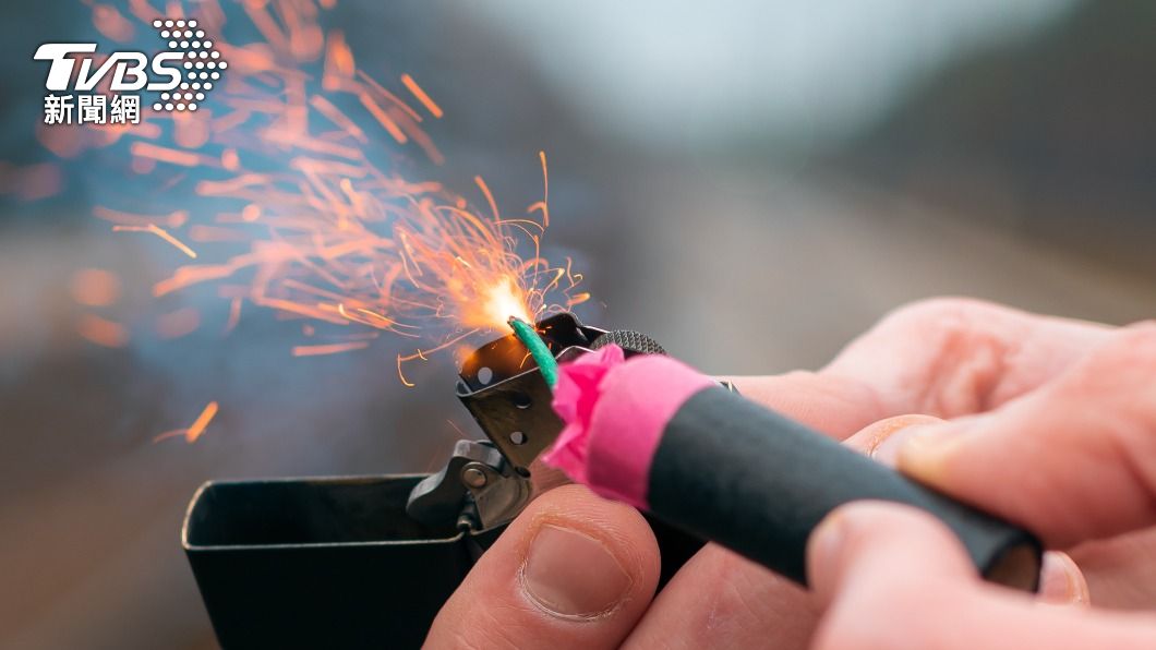 放煙火時也應注意安全。(示意圖,非當事人/shutterstock達志影像)