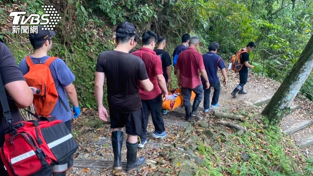 赴內洞瀑布森林步道登山 婦人突暈眩摔倒臉部血腫送醫