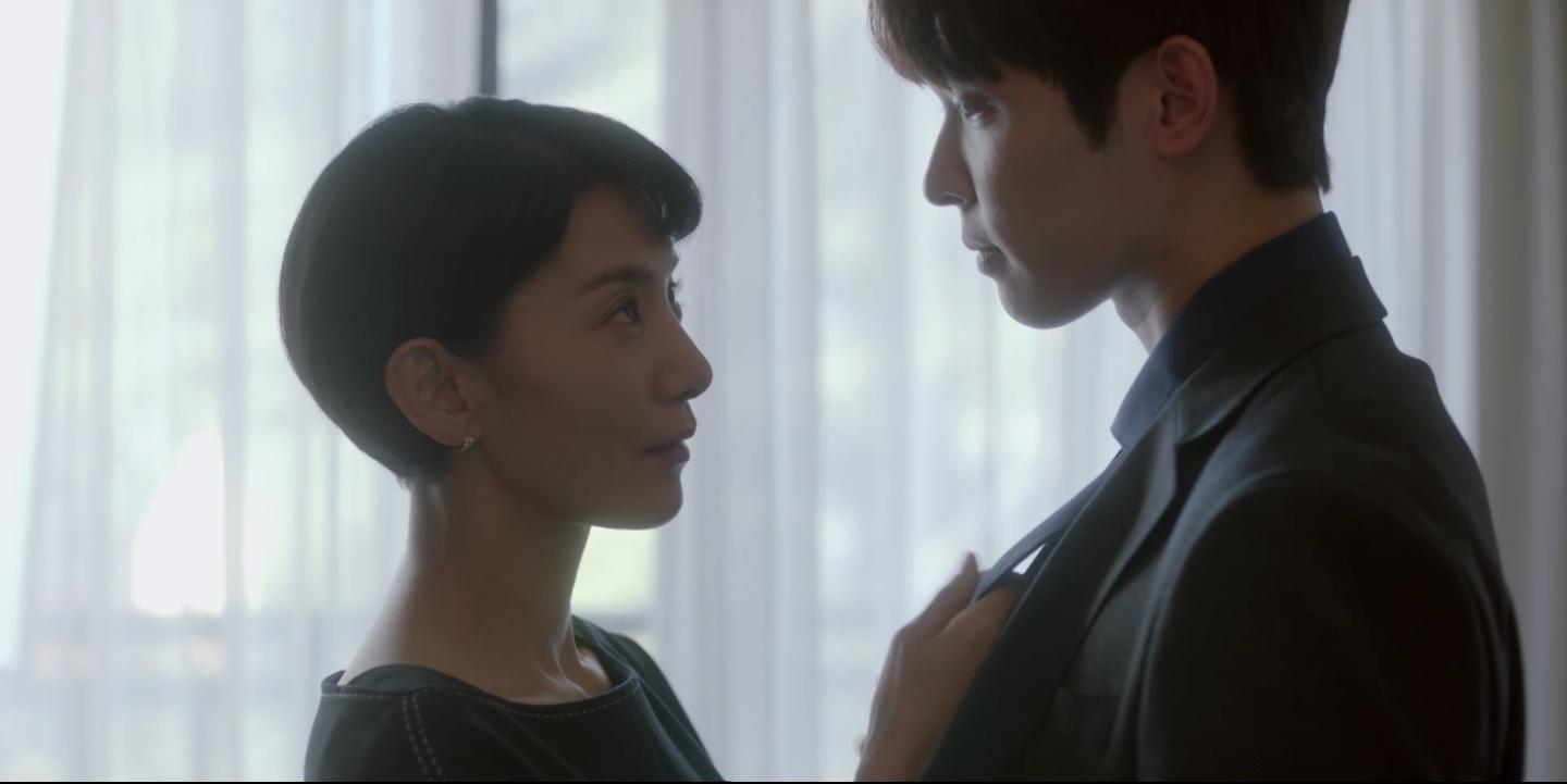 金瑞亨(左)拉李施優領帶激情索吻。(圖/MyVideo提供)