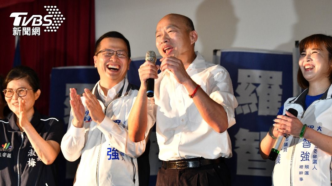 高雄市前市長韓國瑜今(4)日幫表態參選大安區立委的前北市議員羅智強站台。(圖/胡瑞麒攝)