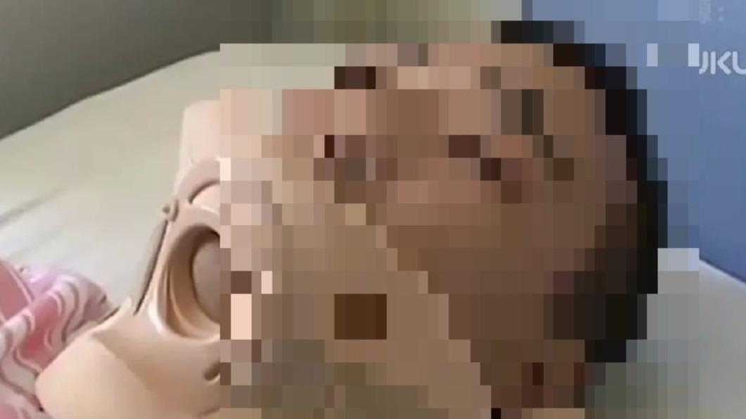 家屬非旦不感激救下女兒的保全還對其叫囂。(圖/翻攝自微博)