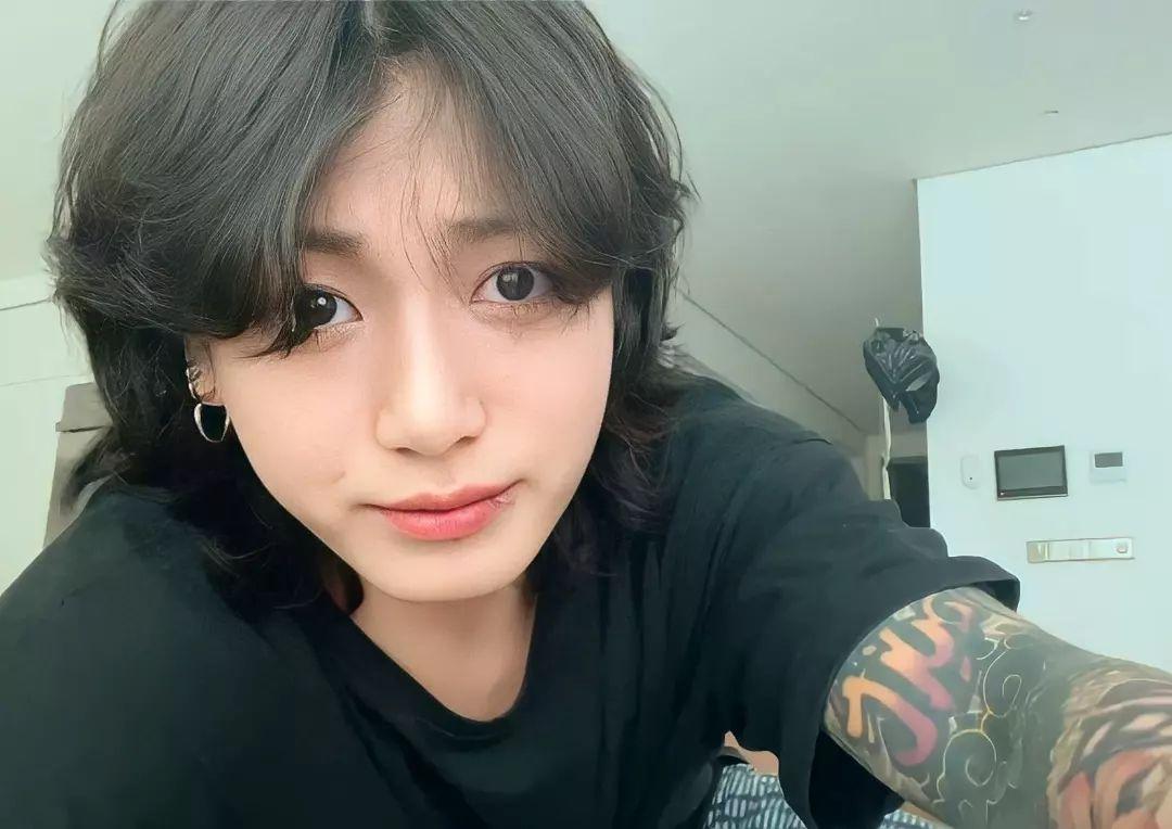 不只田柾國,韓國當紅偶像普遍都受私生粉騷擾。(圖/翻攝自bighit_ent IG)