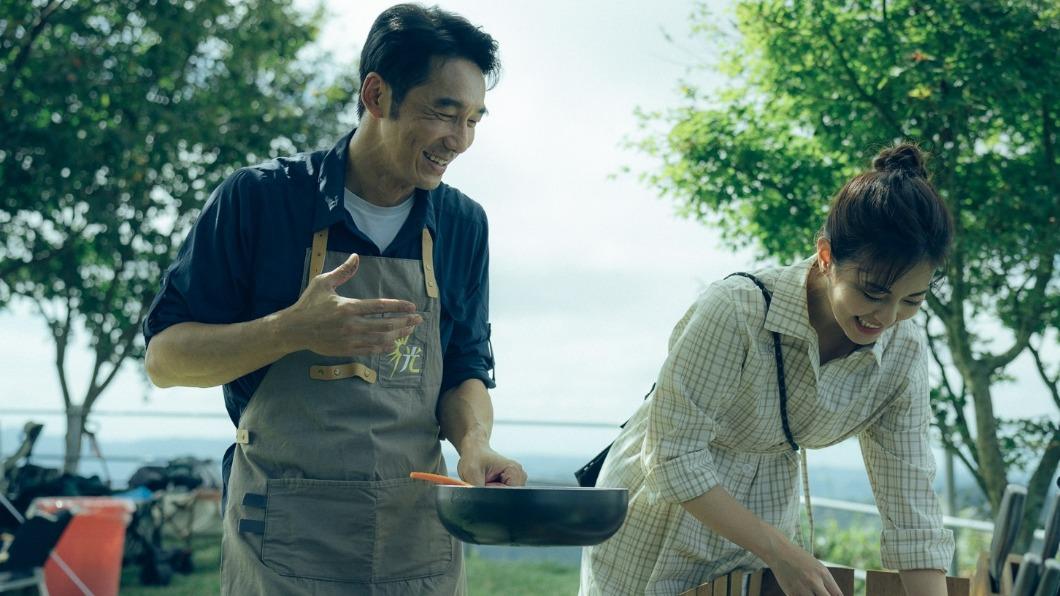 任容萱（右）因為姊姊Selina的關係，也愛上露營。（圖／TVBS）