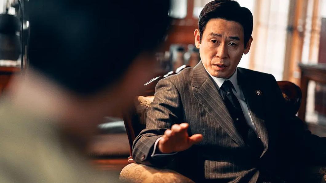 由影帝薛景求、李善均主演的《王者製造》以選戰為主題。(圖/華映提供)