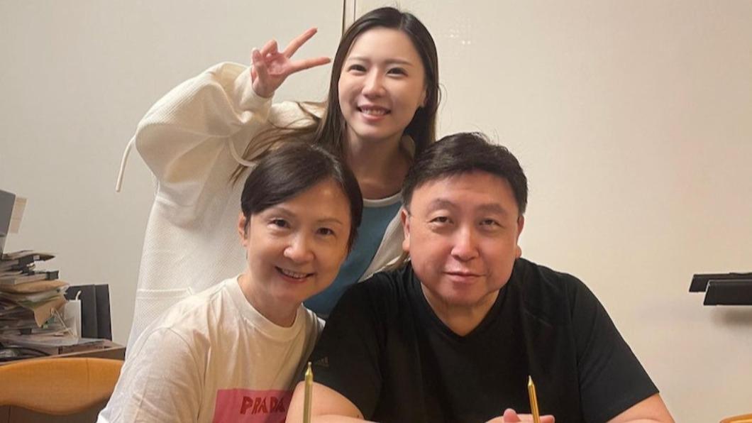 王晶老婆丁德君被網友大讚賢慧又高雅。（圖／翻攝自星圈影像微博）