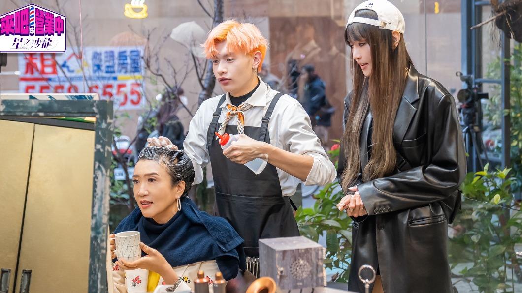 本週的顧客是主播方念華（左）。（圖／TVBS）