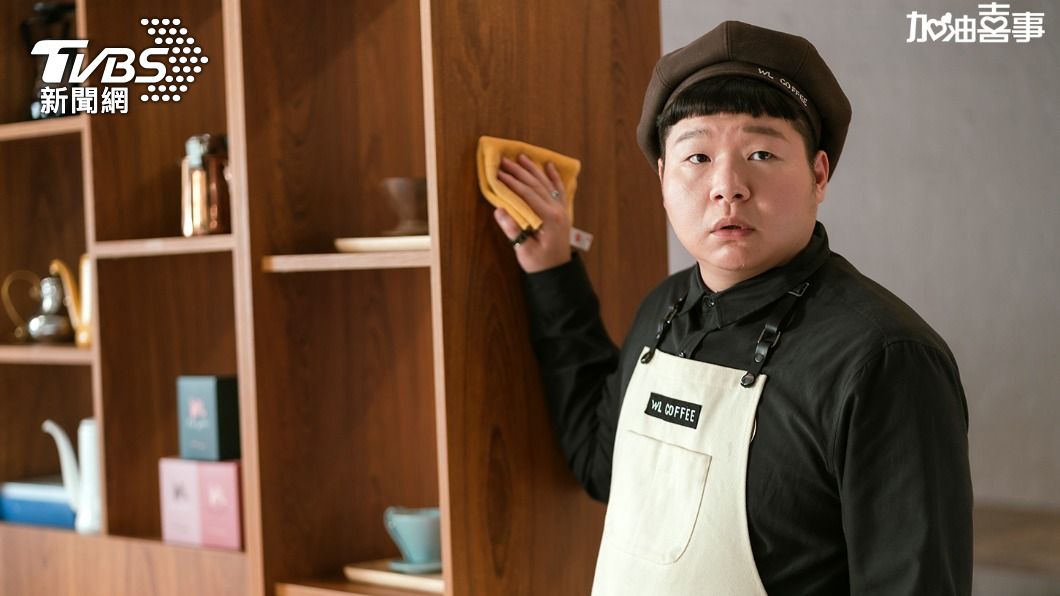 李承鴻獨自留守咖啡店遭紀言愷嗆聲。（圖／TVBS）