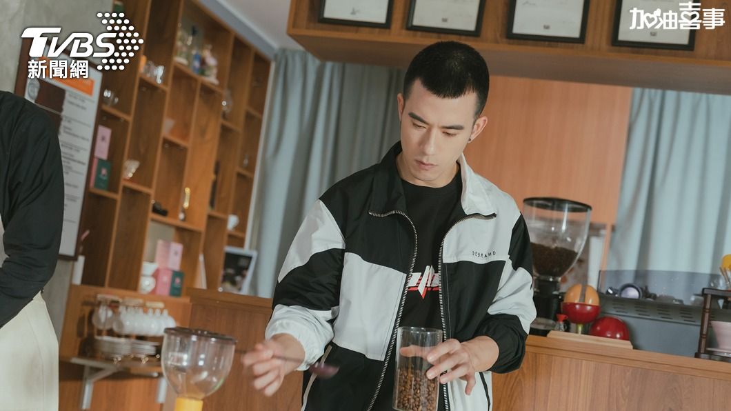 紀言愷現身咖啡廳「當眾嗆聲」 惹怒店員遭驅逐出場