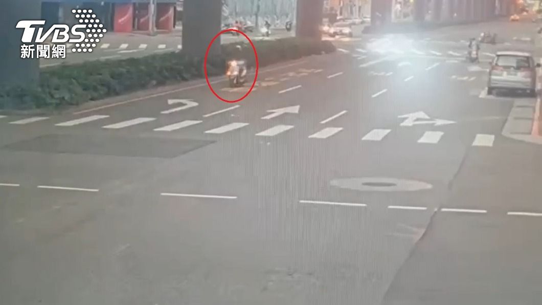 快車道逆向、鬼切!男大生自殺式騎法被攔查 酒測值超標慘了