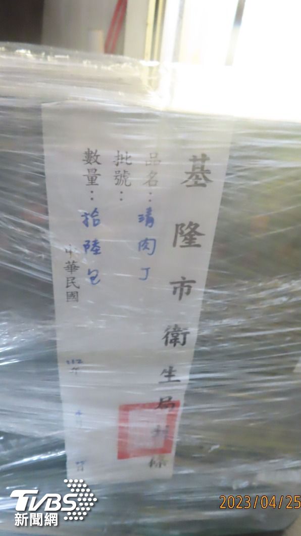 過期的雞肉第一時間退貨處理。（圖／TVBS）