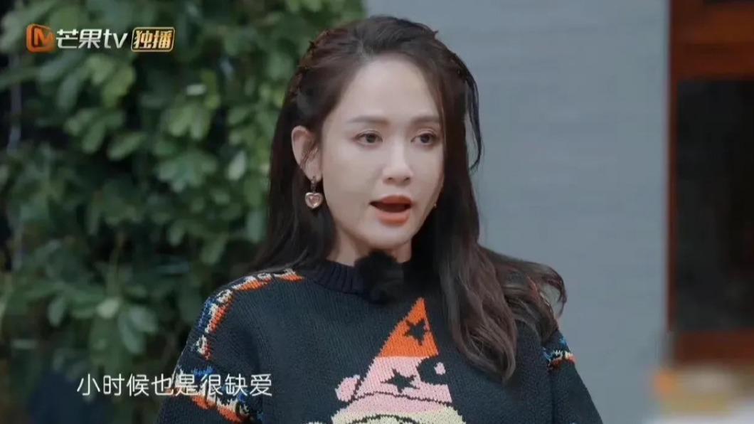 陳喬恩在節目中坦言自己從小缺愛。(圖/翻攝自微博)