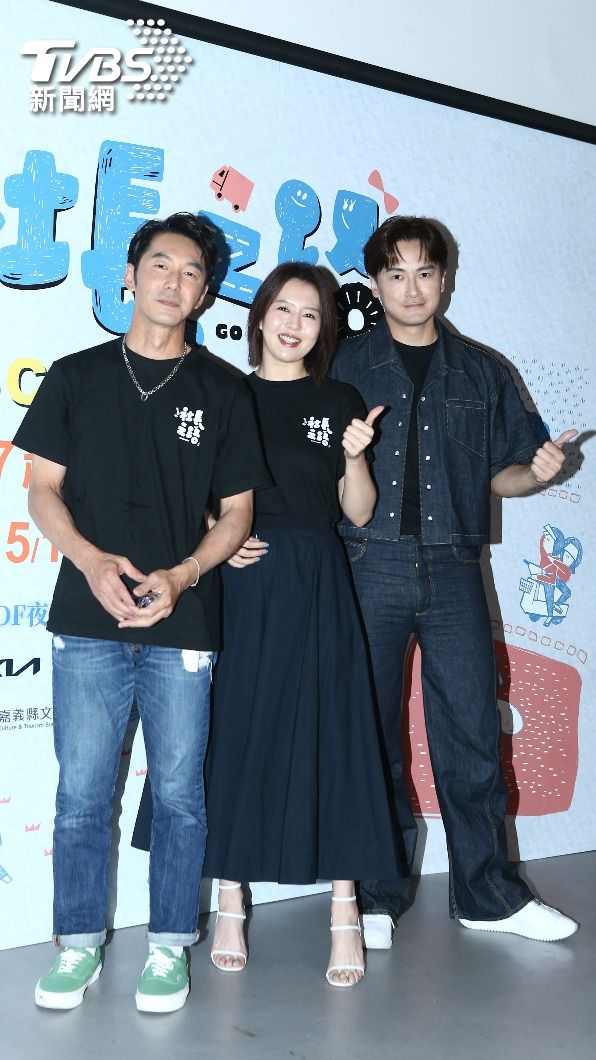 3人都很享受環台賣東西的過程。(圖/謝佩樺攝)