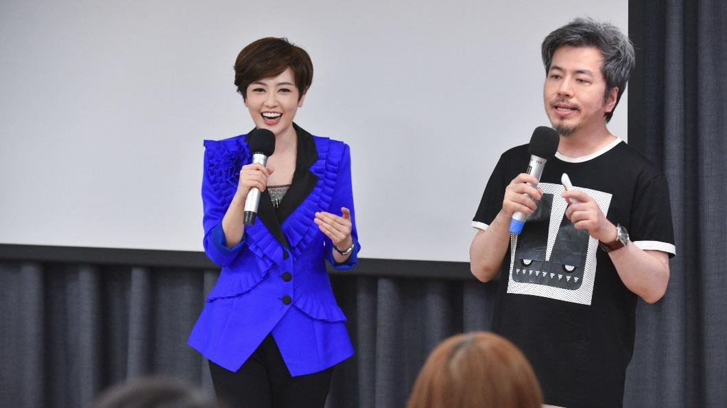 寇乃馨和黃國倫開出每人12萬高價課程。（圖／翻攝自寇乃馨臉書）