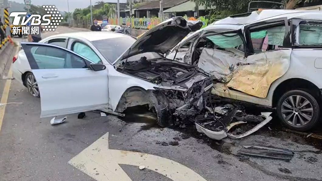 又是酒駕!賓士車飆速攔腰撞休旅車釀1死 駕駛酒測值爆表