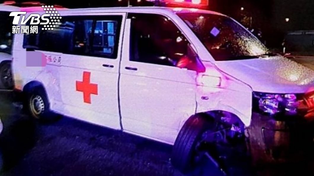 民間救護車「未載病患」闖紅燈 碰撞直行車3人受傷送醫