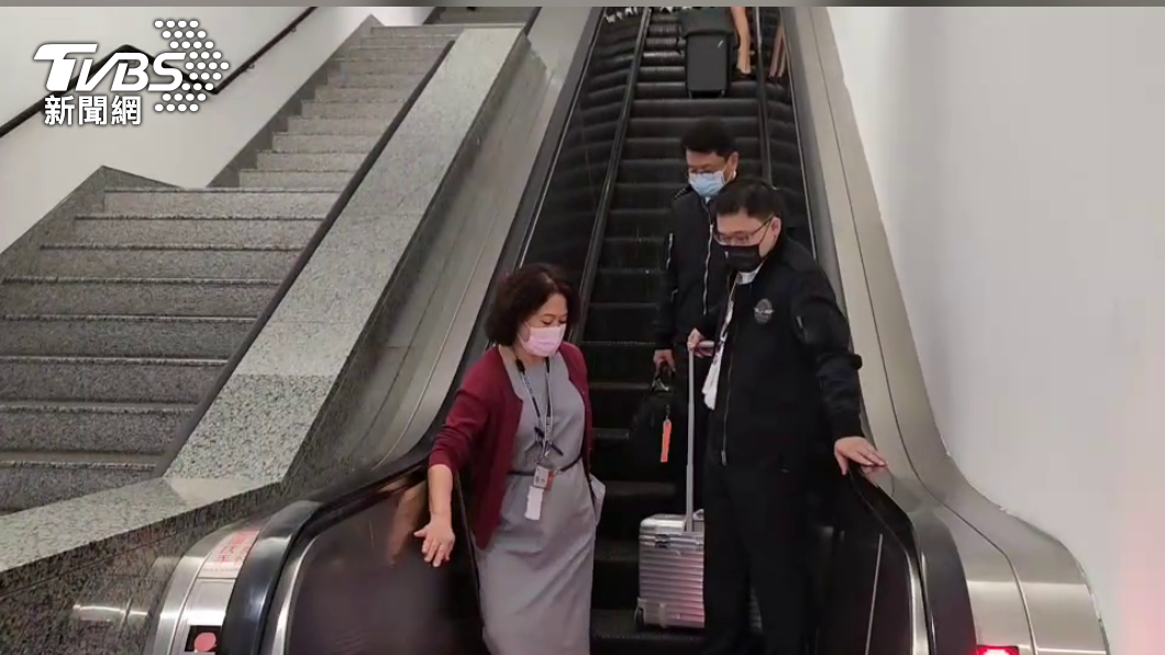 星宇航空董事長張國煒今(7)日回程時抵達桃園機場時受訪。(圖/TVBS)
