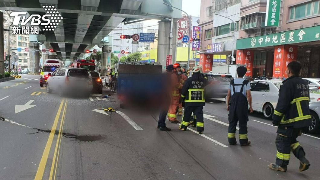 警消人員到場。（圖／TVBS）