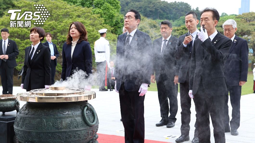 岸田文雄訪韓首站 日本首相隔12年參拜顯忠院