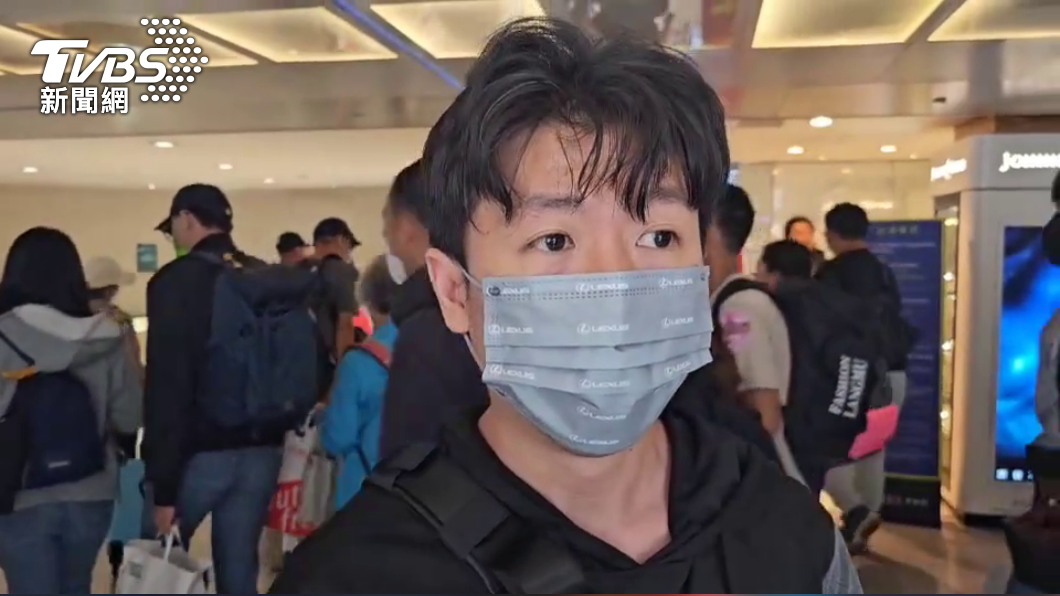 旅客受訪時表示這輩子不會再搭星宇了。(圖/林志偉攝)