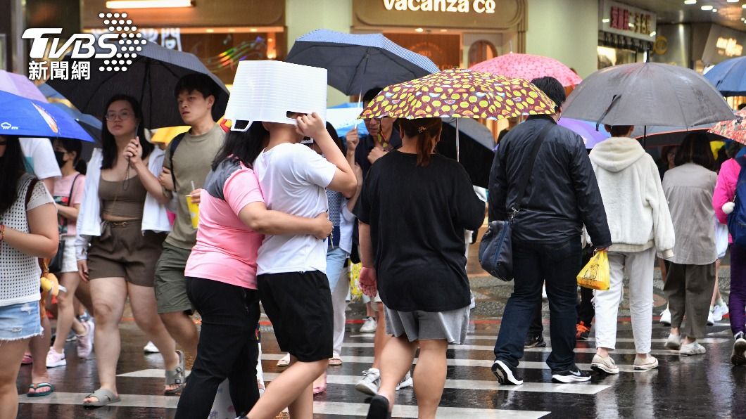 明晚鋒面到!北台嚴防瞬間大雨 氣溫「V字型」狂跌12度