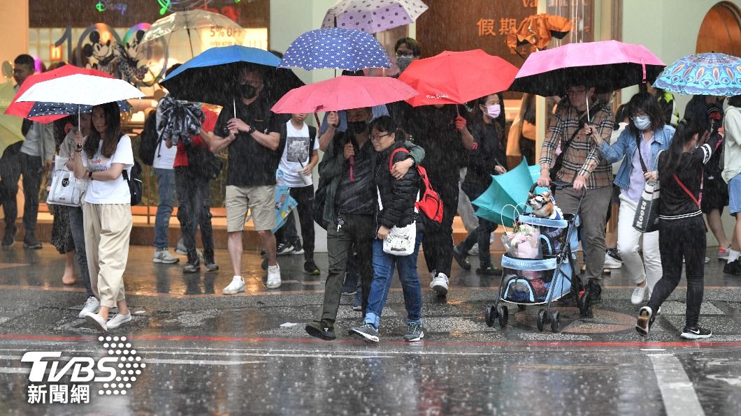 這天飆破34度!鋒面再炸裂「雨彈轟全台」 爆紅範圍出爐