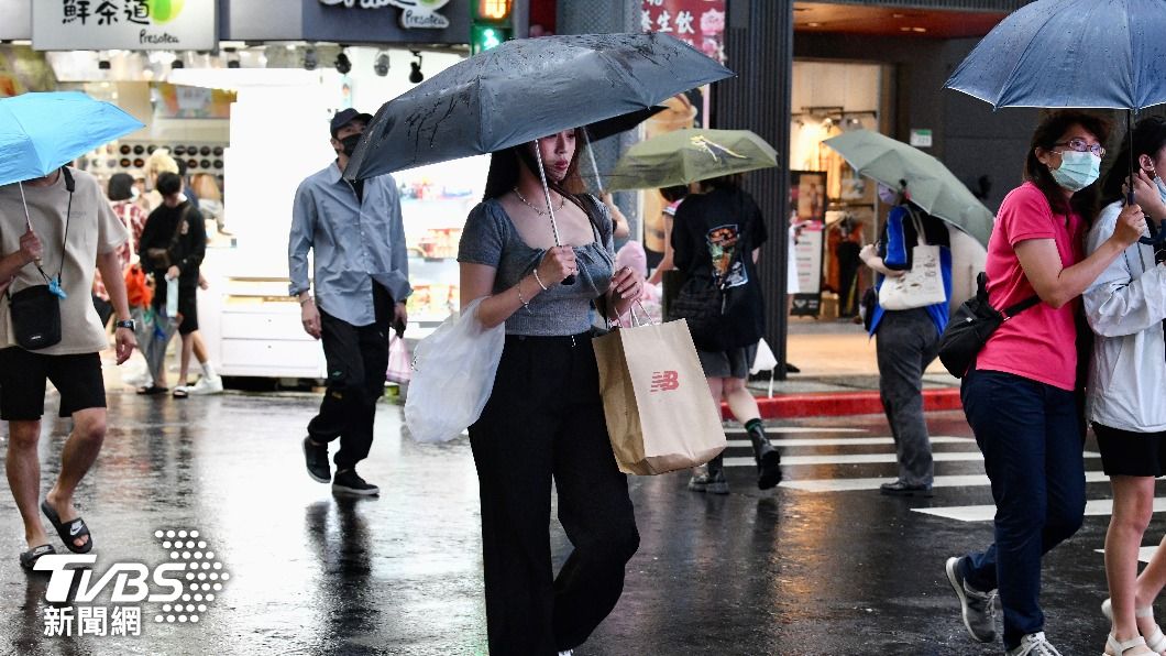 瑪娃持續逼近!「開愛心眼」估重回強颱 撲台關鍵時間曝