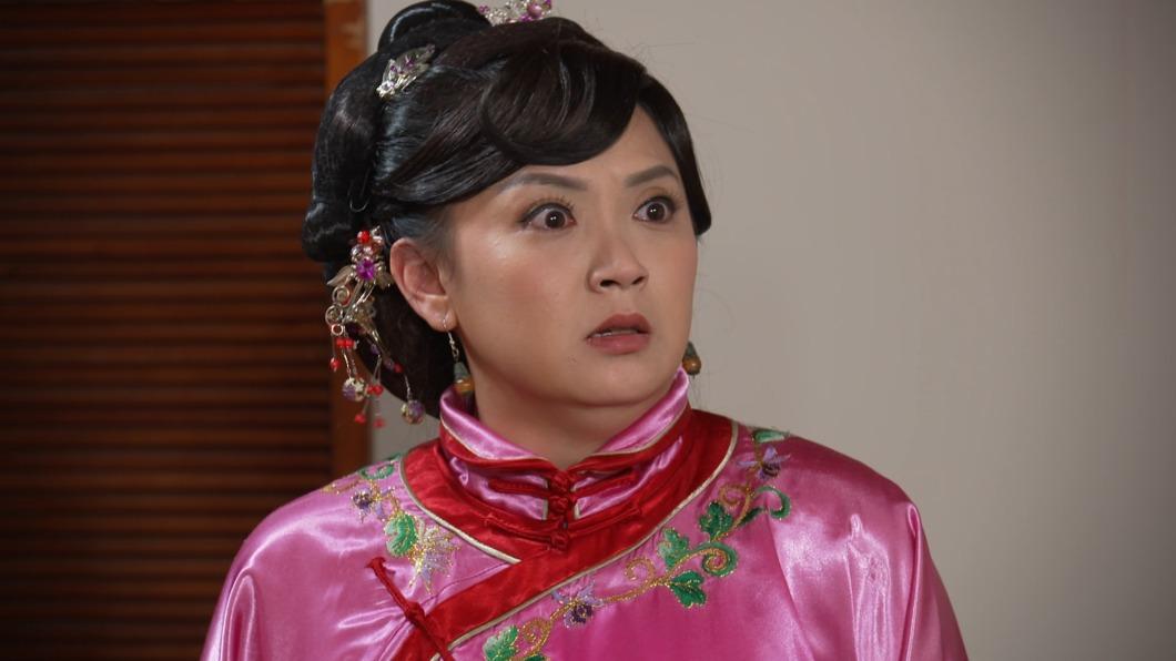 彭曉彤感嘆現在戲服都要拿最大件的。(圖/翻攝自戲說台灣-iset三立臉書)