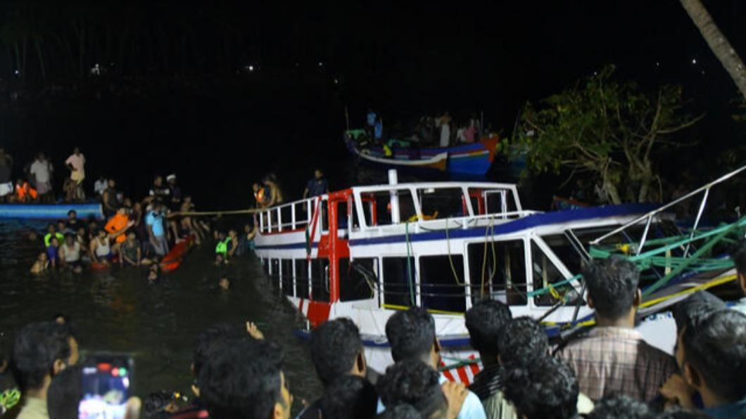 印度觀光船疑「太擠」翻覆！40人出海已逾20人溺斃